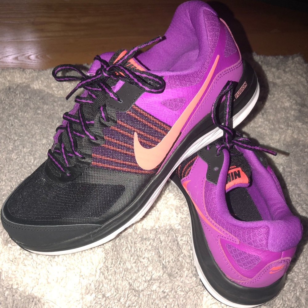 NEW Nike tennis shoes